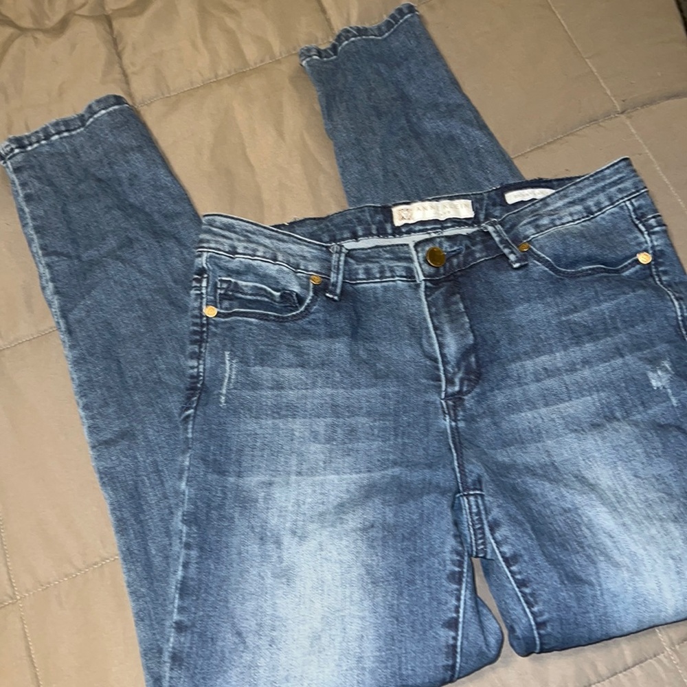 Anne Klein Size 4 Straight Leg Skinny Jeans